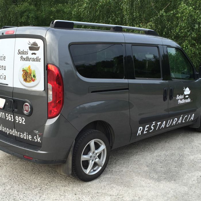 Rezaná reklama na automobily