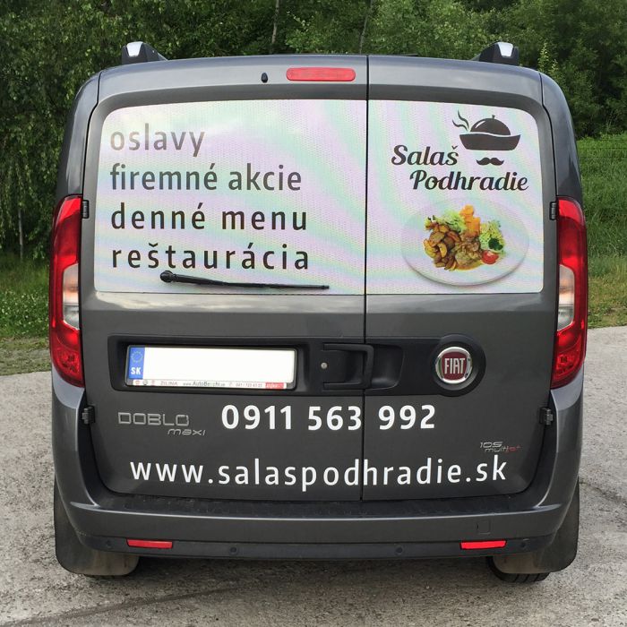 Rezaná reklama v kombinácii s fóliou oneway vison